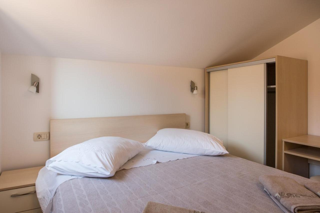 Apartments Sunrise Брист Екстериор снимка
