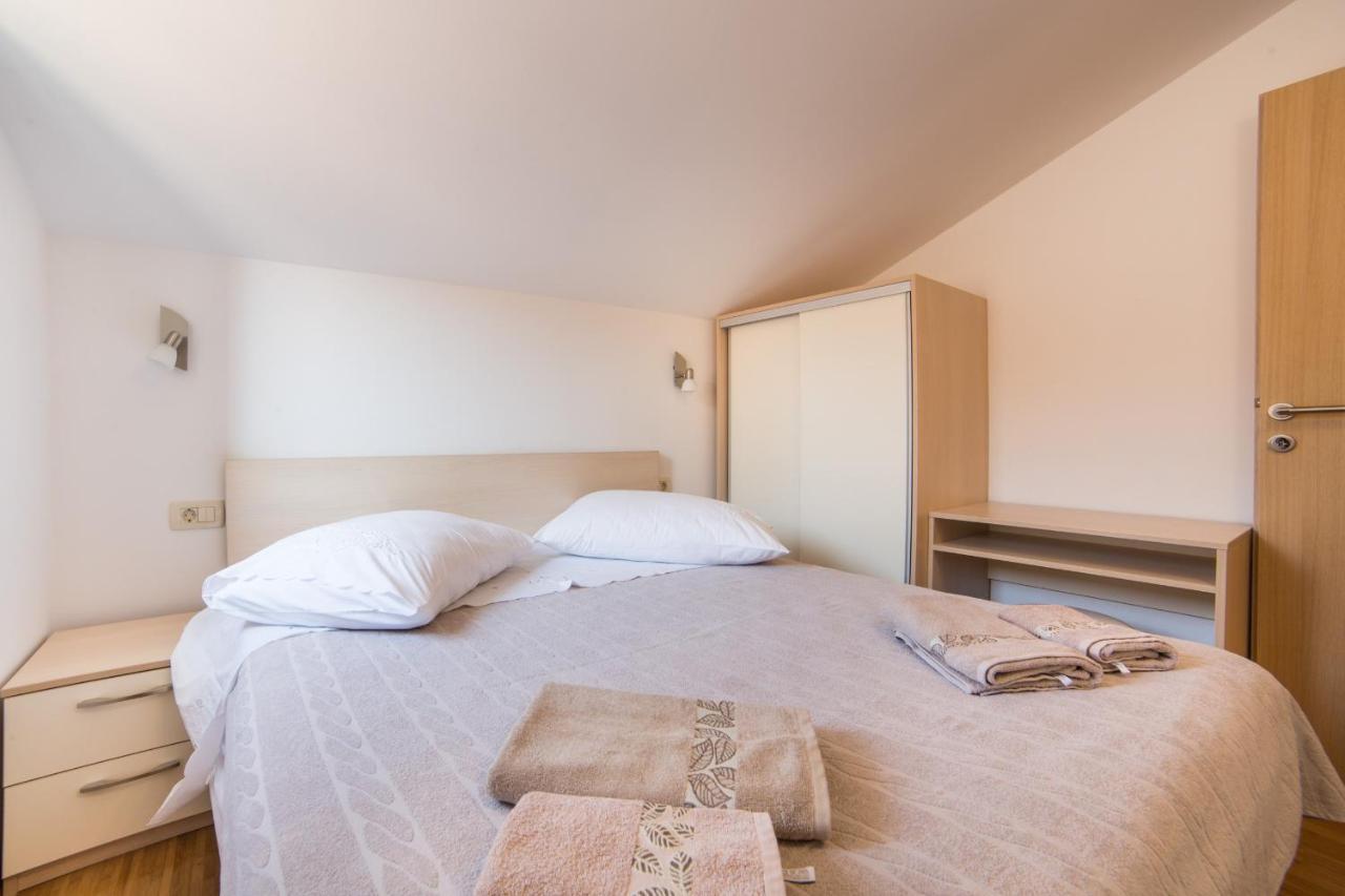 Apartments Sunrise Брист Екстериор снимка