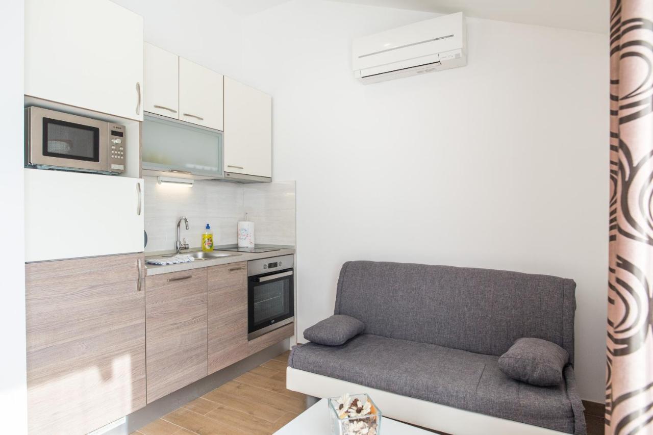 Apartments Sunrise Брист Екстериор снимка