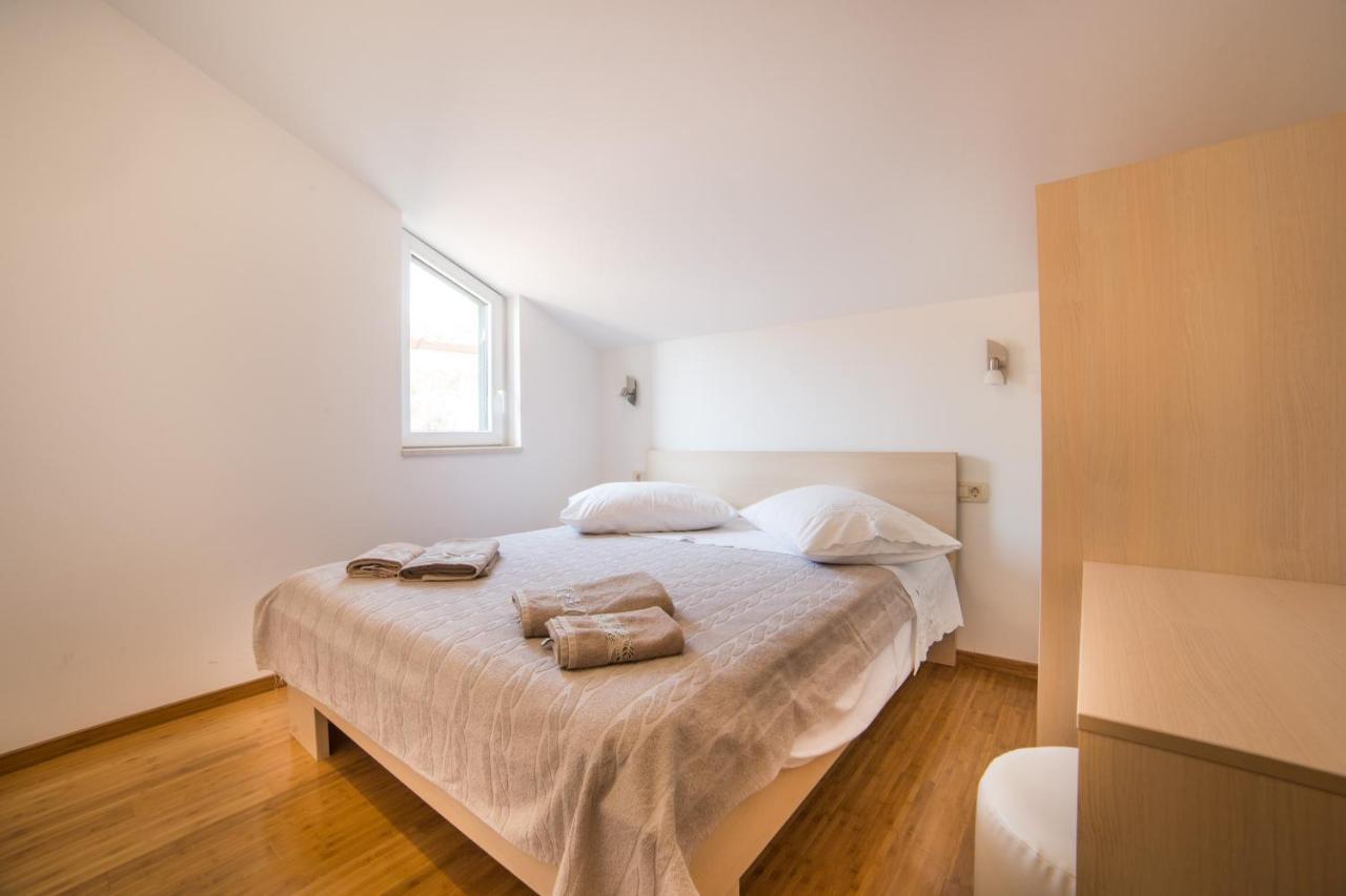 Apartments Sunrise Брист Екстериор снимка