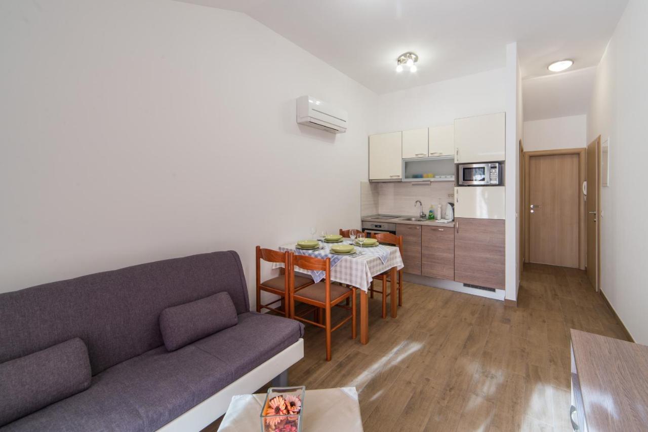 Apartments Sunrise Брист Екстериор снимка
