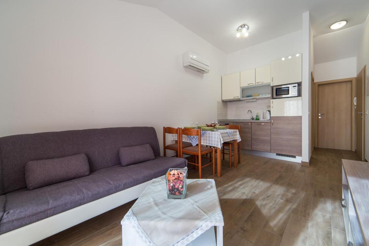 Apartments Sunrise Брист Екстериор снимка