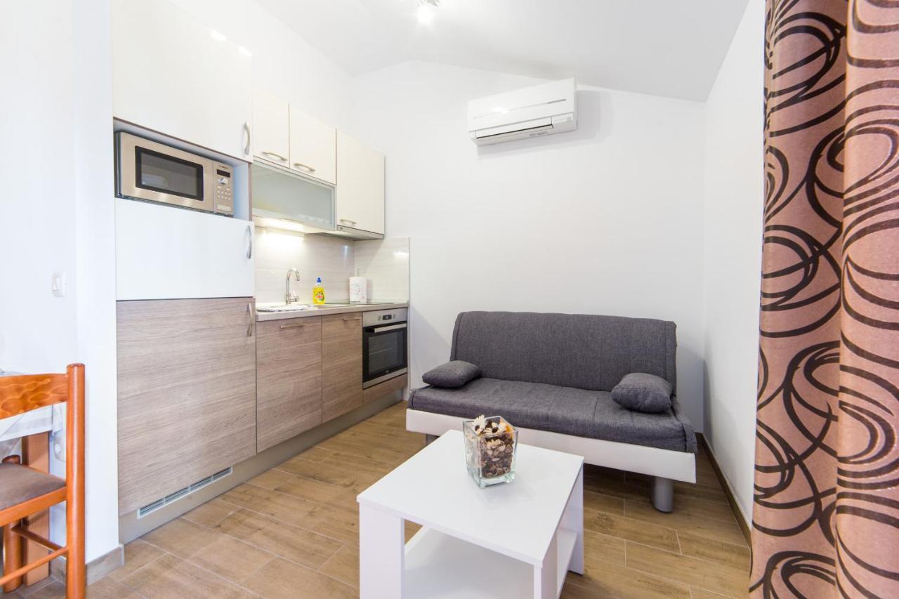 Apartments Sunrise Брист Екстериор снимка